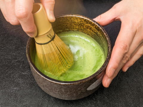 茶道体験の御茶点て写真